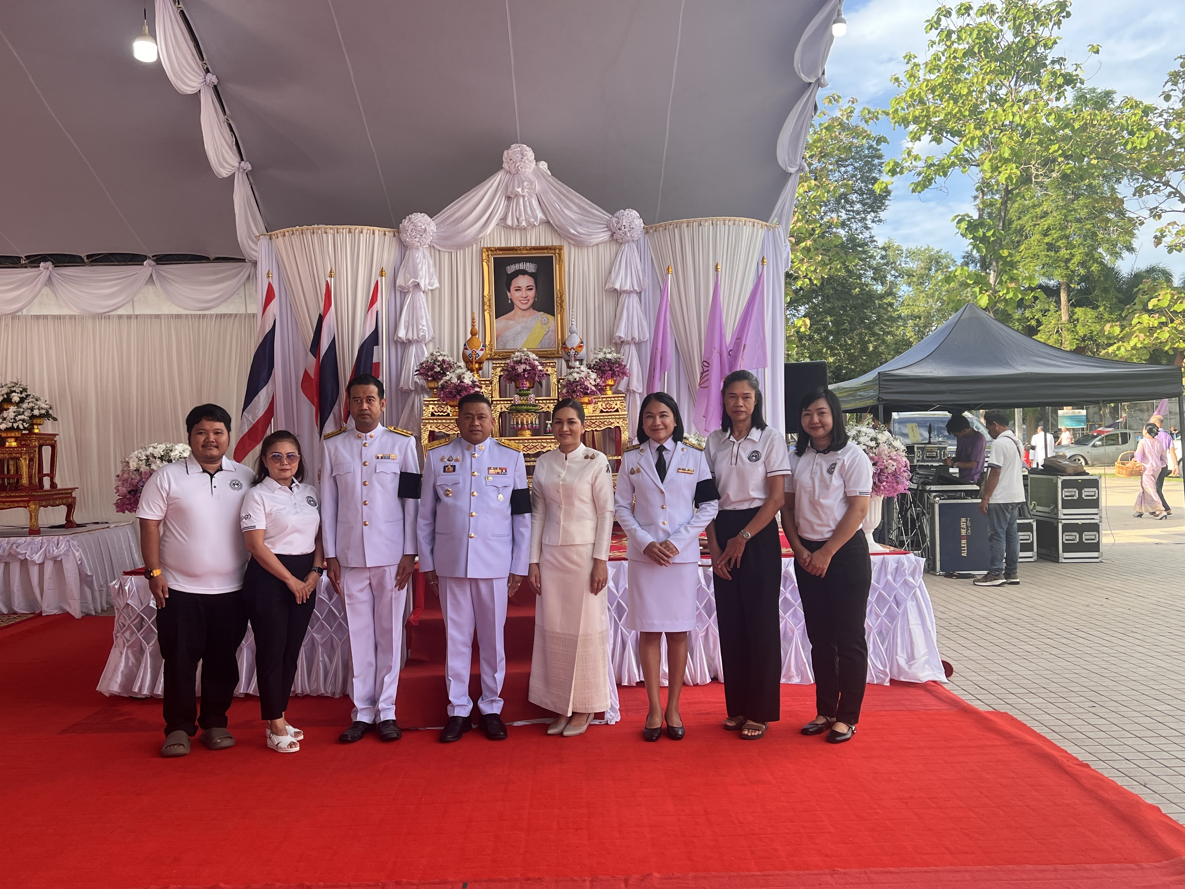 พิธีเจริญพระพุทธมนต์และทำบุญตักบาตรถวายพระราชกุศล กิจกรรมเฉลิมพระเกียรติ เนื่องในโอกาสพระราชพิธีมหามงคลเฉลิมพระชนมพรรษา 4 รอบ